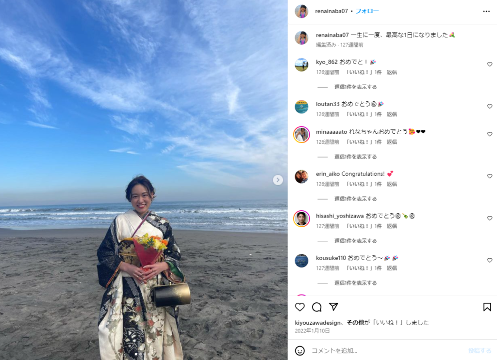 稲葉玲那さんが振袖を着て海の前で撮影