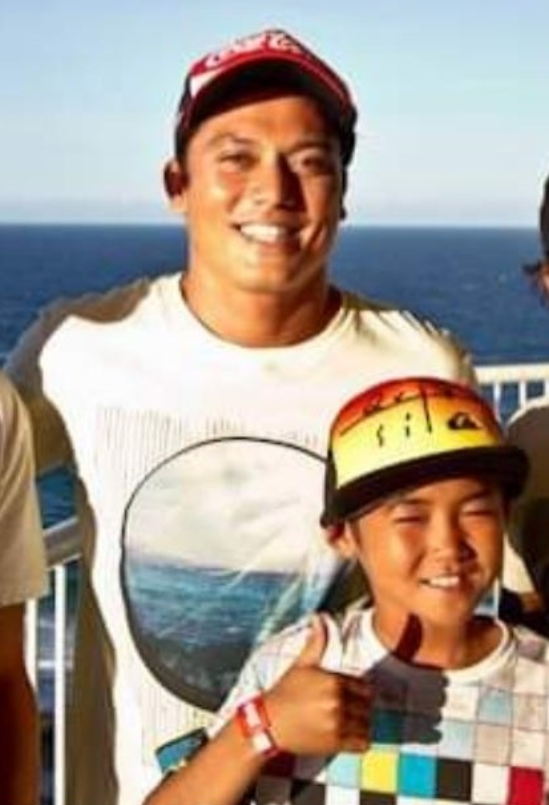 リオ・ワイダ（和井田理央）と父・ムハマッザイニー