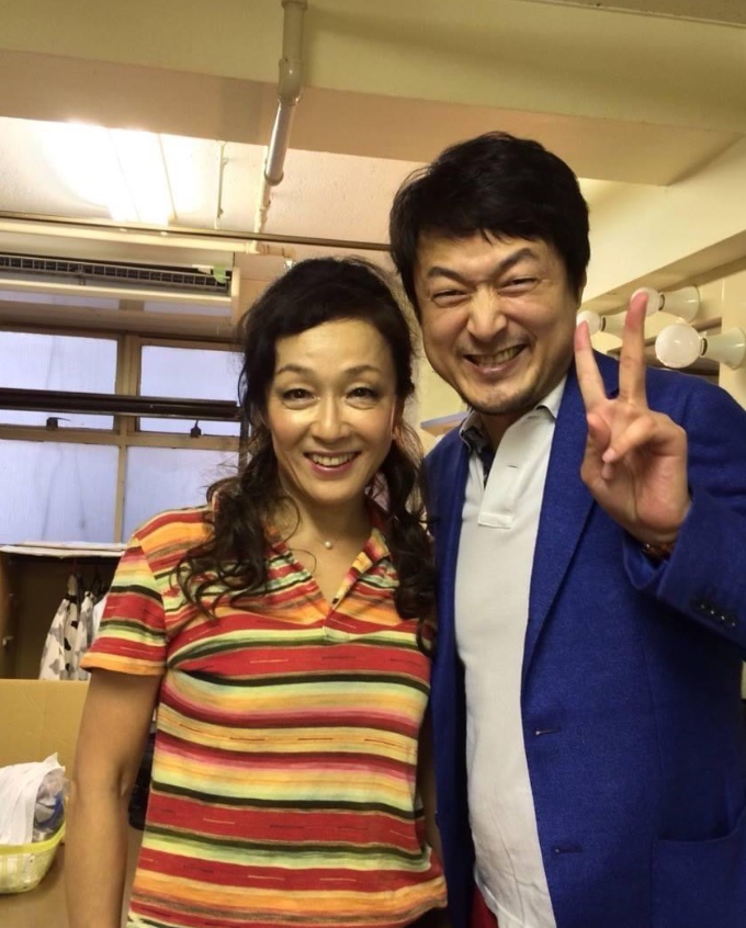生徒と写真を撮る福島正紀