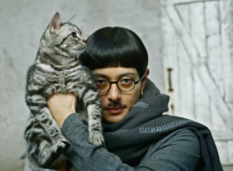 『Foujita』で特徴的な髪型を披露したオダギリジョー